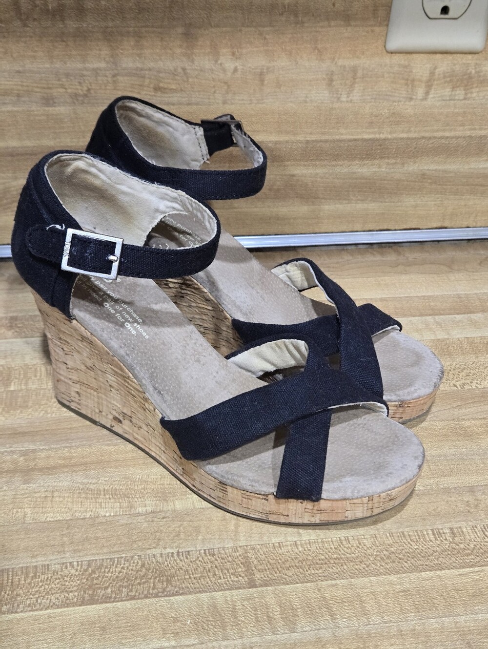 TOMS Black Canvas Wedge Sandals 7.5 wide women's